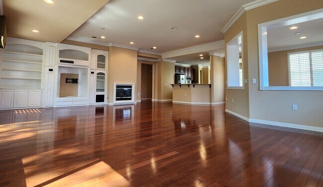 Foto del edificio - Beautiful 4BD, 2.5BA, Four Seasons at Heme...