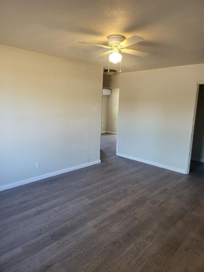 Building Photo - 1510 W Yucca Ave