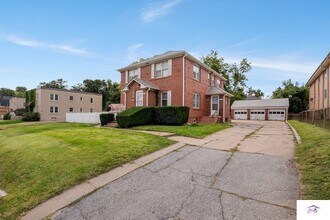 Building Photo - 3825 Cuming St