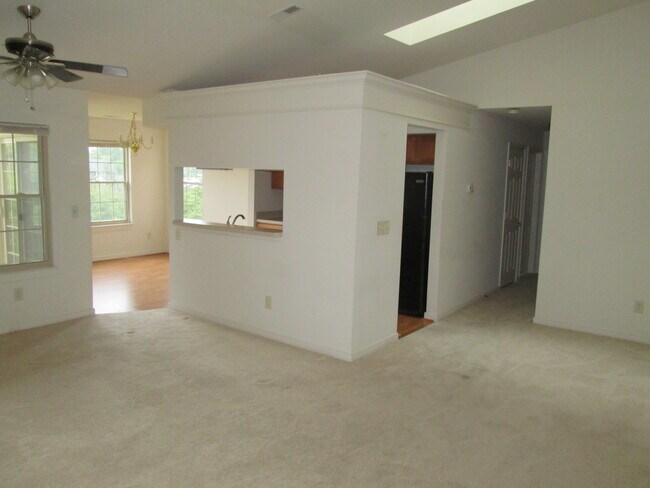 Building Photo - 1715 Landmark Dr