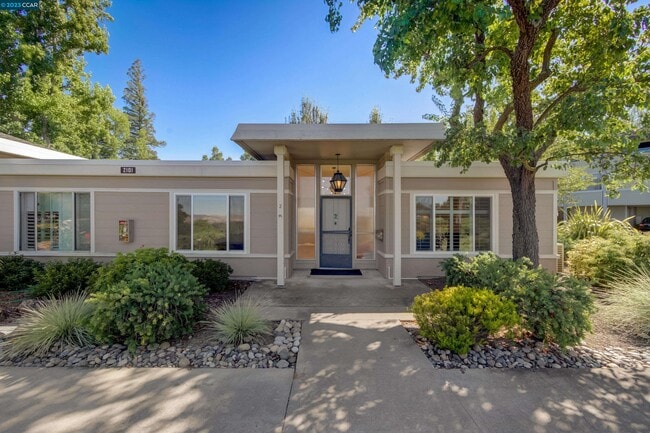 Building Photo - 2101 Skycrest Dr