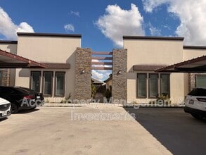 Building Photo - 209 Teak Dr