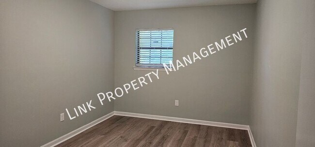 Foto del edificio - 900 Peppermill Rd