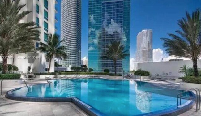 Building Photo - 300 S Biscayne Blvd