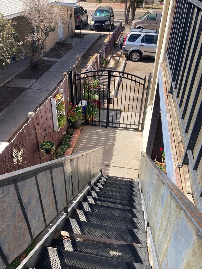 This is an upstairs unity - 224 San Pablo St NE