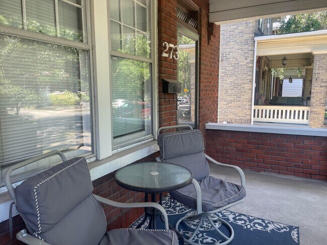 Foto del edificio - 273 Thurman Ave
