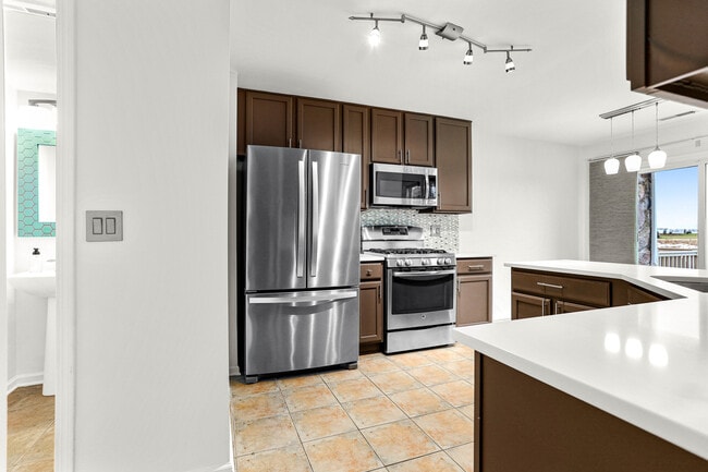 Building Photo - 16846 S Mallard Ln