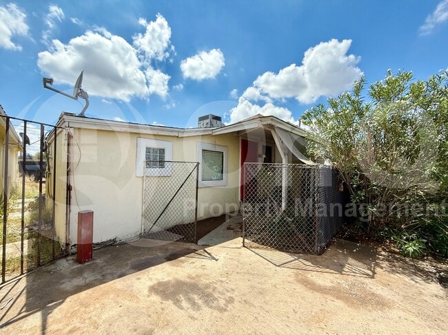 Photo - 1548 W McKinley St House