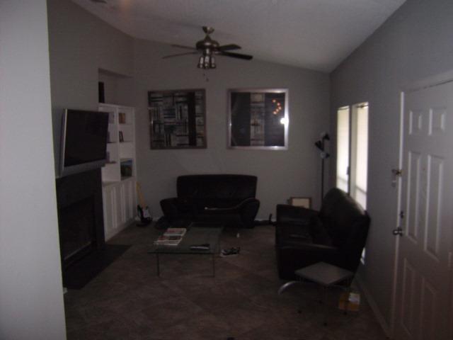 Building Photo - UT PRE LEASE: 2 bd/ 2 ba North Campus Condo. Short walk to UT. View of UT Tower!