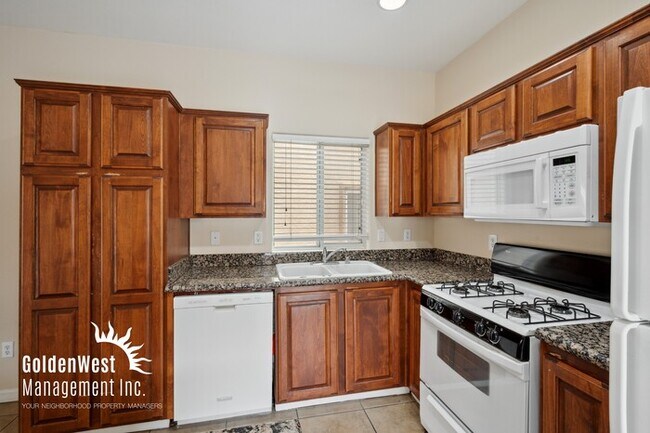 Foto del edificio - Charming Two Story 3Bdm 2.5Ba Home in Nort...