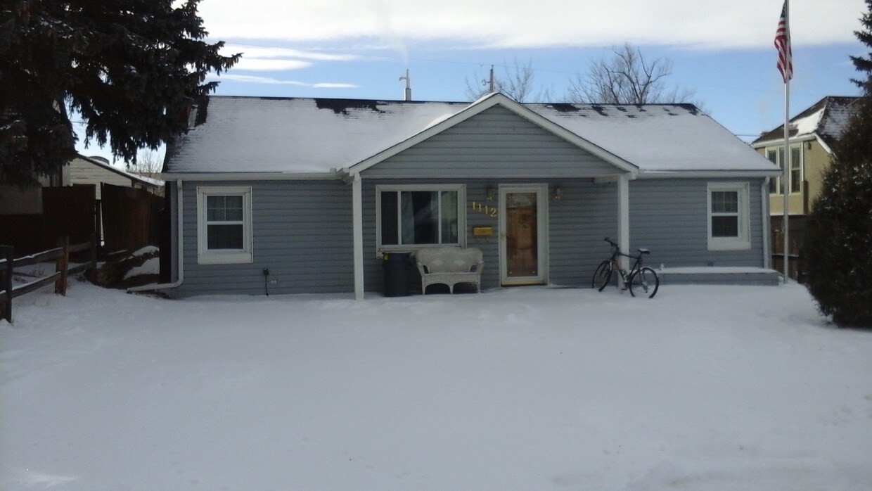 Primary Photo - 1112 E Canby St