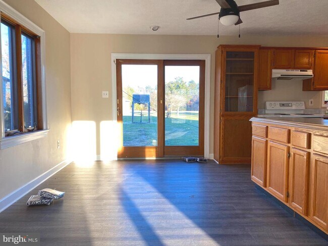 Foto del edificio - 20273 Cedar Grove Rd