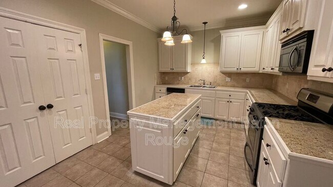 Building Photo - 12501 Dutchtown Villa Dr