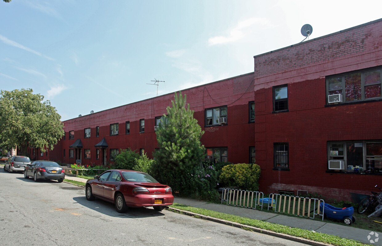 Foto del edificio - 102-31 184th St