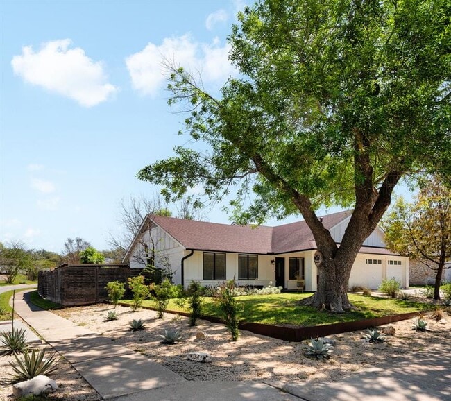 Building Photo - 6601 Blarwood Dr