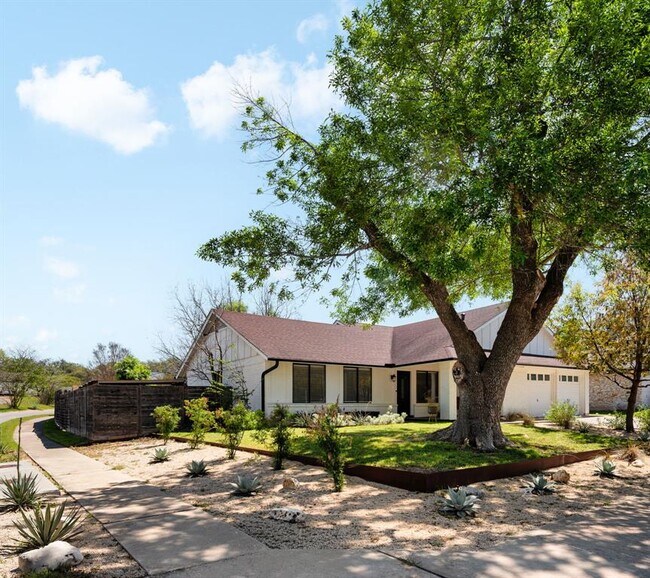 Foto del edificio - 6601 Blarwood Dr