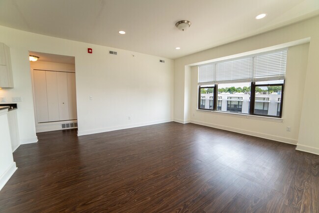 Foto del edificio - 1250 Diamond Ct