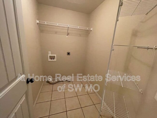 Building Photo - 3137 W Golden Valley