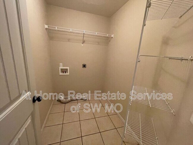 Foto del edificio - 3137 W Golden Valley