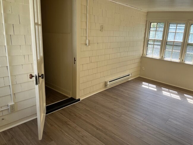 Building Photo - 28 Brookes Ave