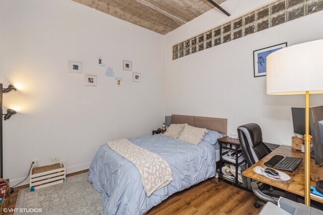 Foto del edificio - 836 W 15th Pl