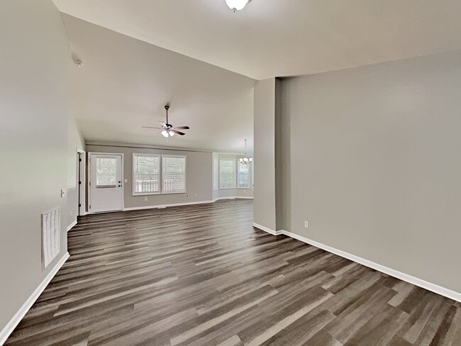 Building Photo - 705 Grass Dr