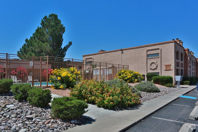 Building Photo - Country Crest Apartment Homes