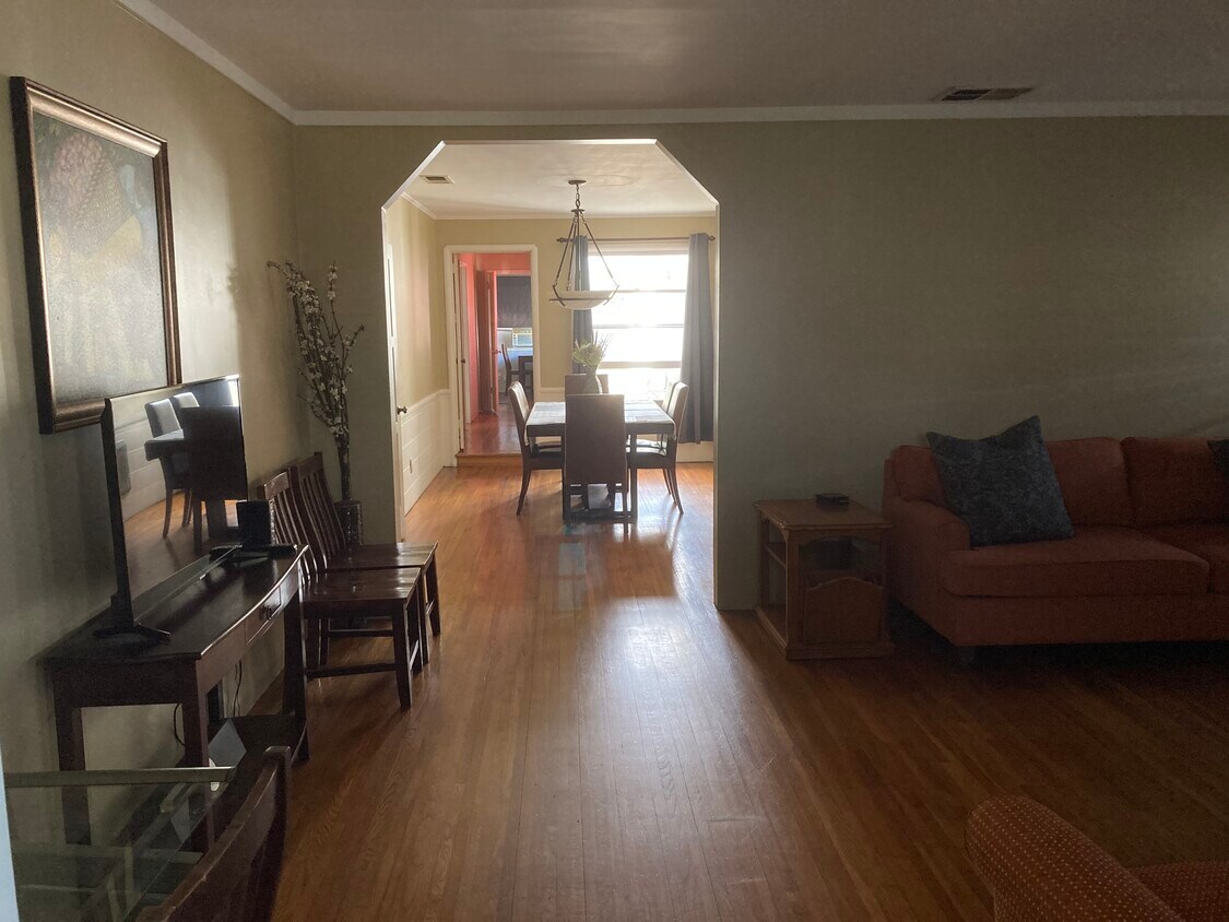 Primary Photo - 227 W 64th Pl