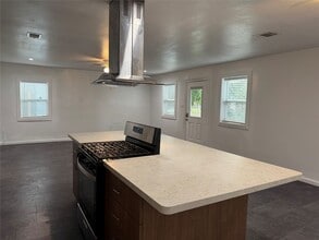 Building Photo - 8308 Lenore St