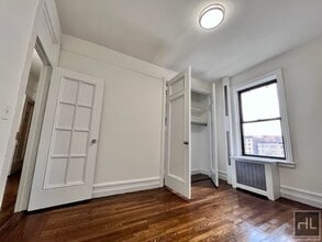Building Photo - W 178 St