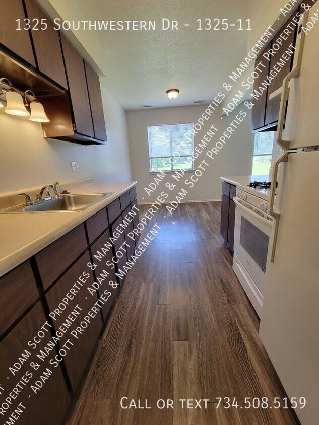 Primary Photo - 1325 Southwestern Dr