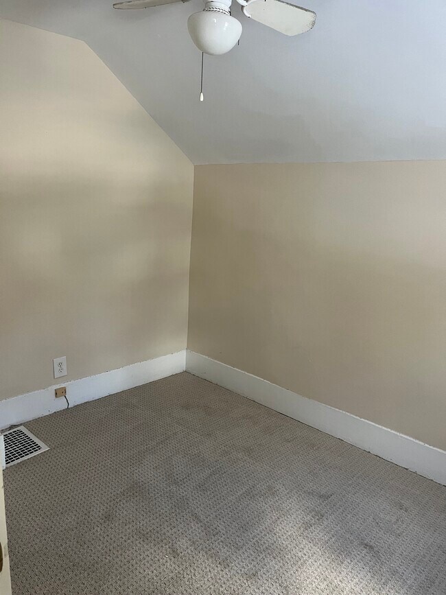 Foto del edificio - 379 N Lake St