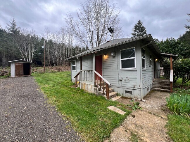 Building Photo - 2 Bedroom/ 1 Bath Unit in Mapleton, OR- Av...