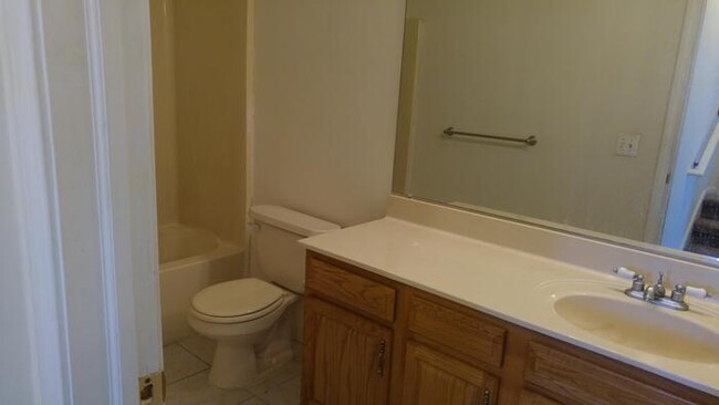 Building Photo - 38339 Schoenherr Rd