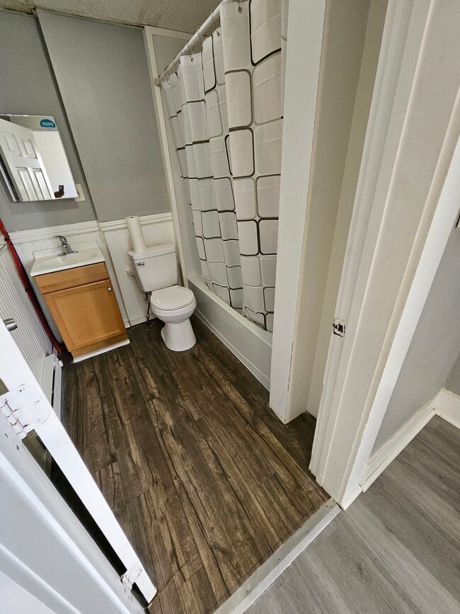 Building Photo - 287 Lake Ave