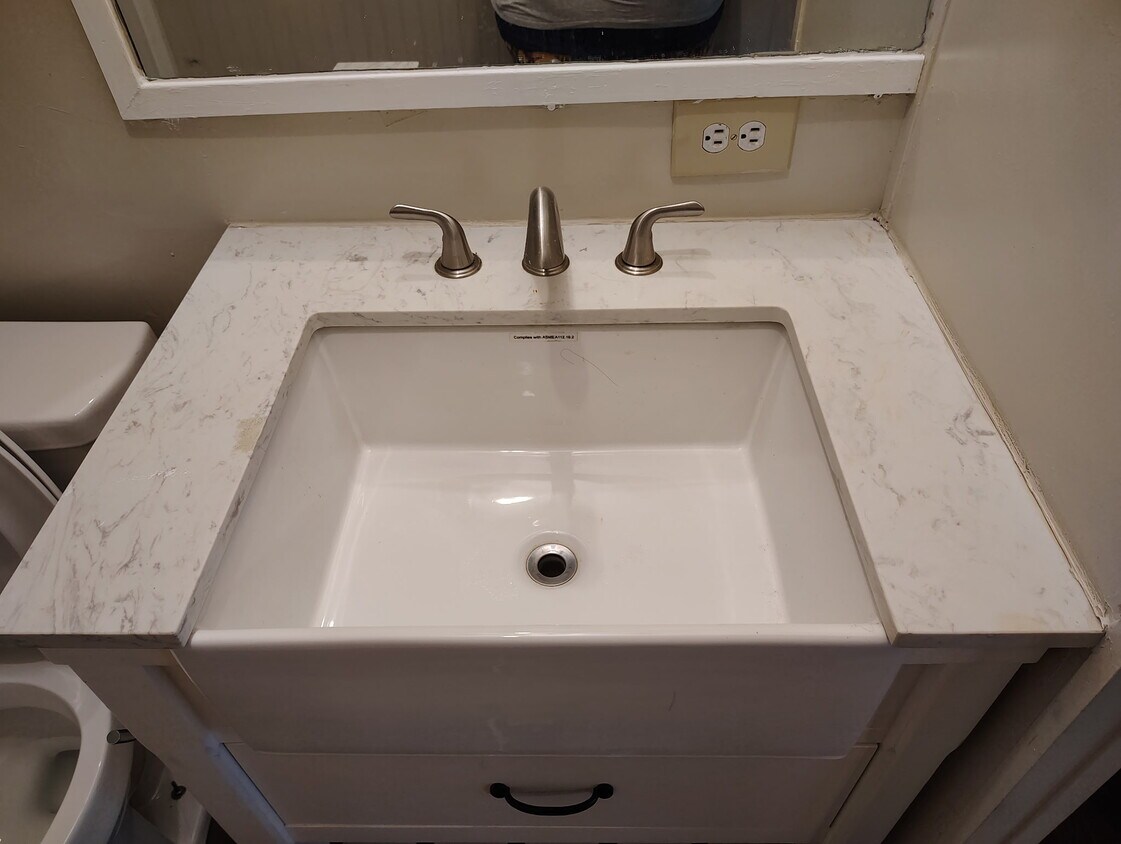 Building Photo - 600 Davis Cir