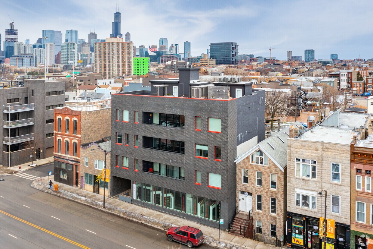 Foto del edificio - 1311 W Chicago Ave
