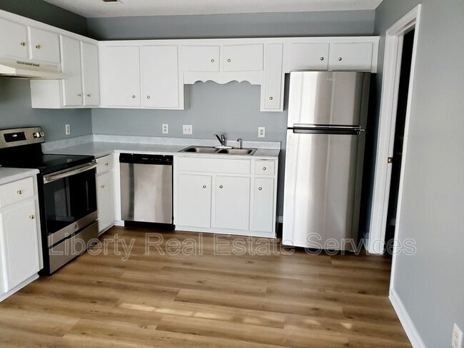 Building Photo - 833 Ann Dr