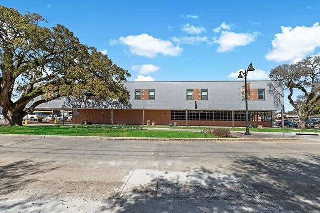 Foto del edificio - 612 W Texas Ave