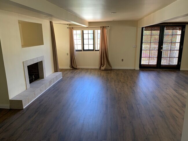 Building Photo - 5934 Manola Way