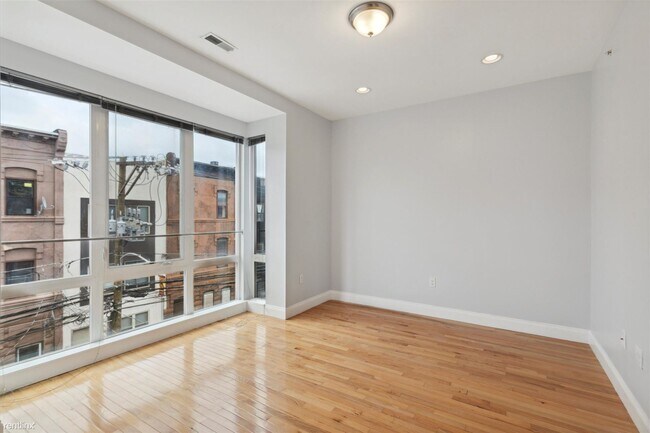 Foto del edificio - 3 br, 2 bath Triplex - 1846 N 17TH ST Unit C