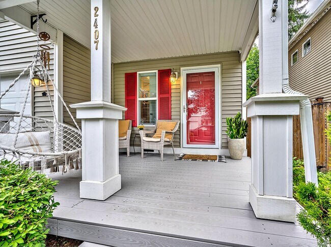 Foto del edificio - Three Bedroom, Two Story Cul-De-Sac in Lak...