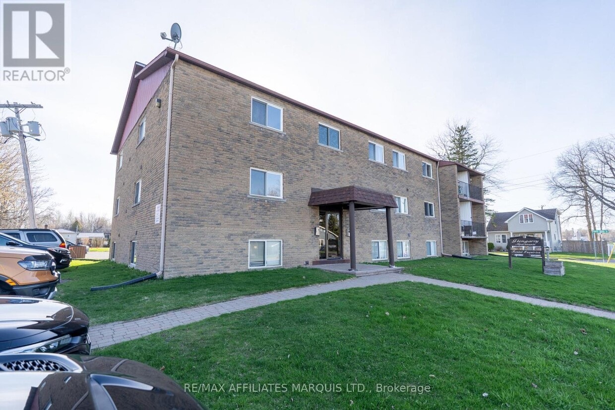 Photo principale - 120-120 Military Rd N