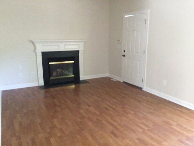 Foto del edificio - Charming 3-Bedroom Home in Holly Springs – Available Now