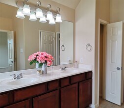 Building Photo - 2302 Waterford Park St