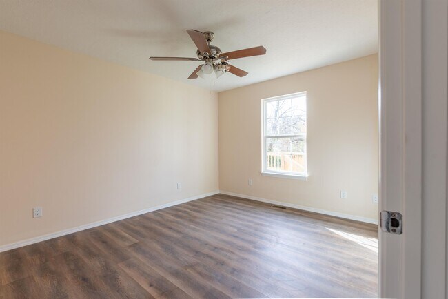 Building Photo - 1447 N Hampton Ave