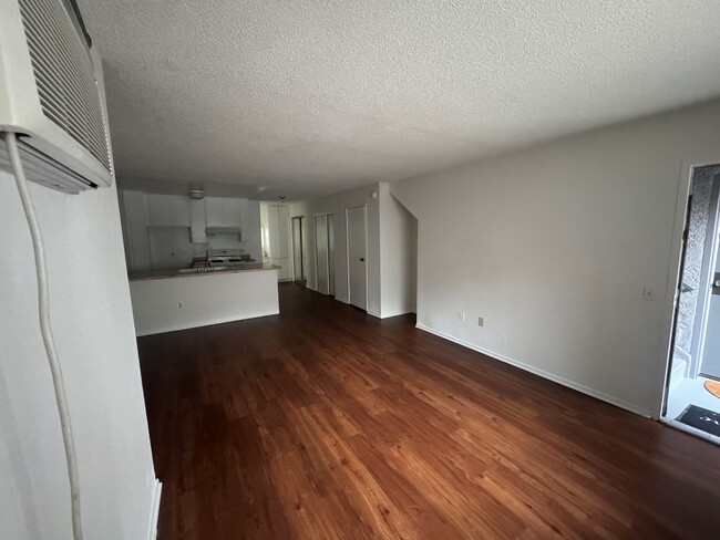 Building Photo - 21121 Bassett St #2 Canoga Park, Ca 91303