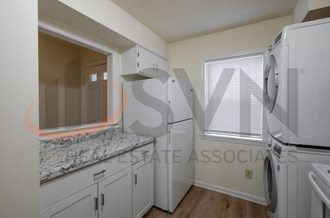 Foto del edificio - Spacious 2BR, 2BA Condo in Desirable Chapel Hill Community