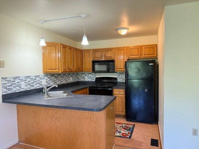 Foto del edificio - Beautiful 3-Bedroom Home in Penn Manor School District - Finished basement!