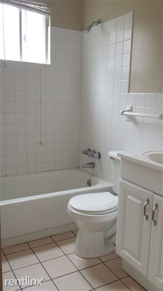 Building Photo - 4701 S Pointe Dr